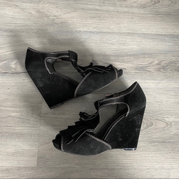 Enzo Angiolini Black Suede Fringe Wedges Shoes - Picture 3 of 16